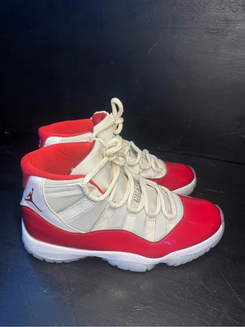 Jordan 11  High-Top Sneakers - Red/White